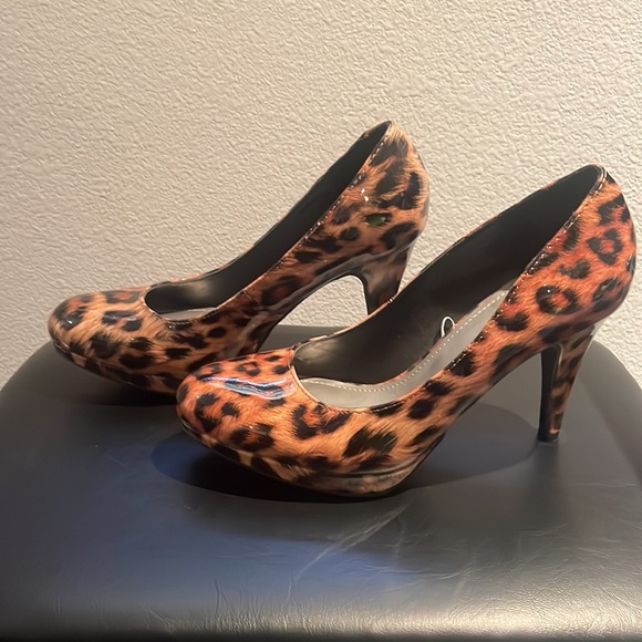 Worthington Leopard Heels Size 8 - Glossy - Picture 3 of 6